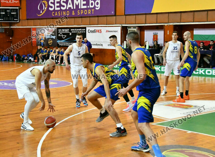 Бакетболистите на Хасково взеха дербито с „Хебър“