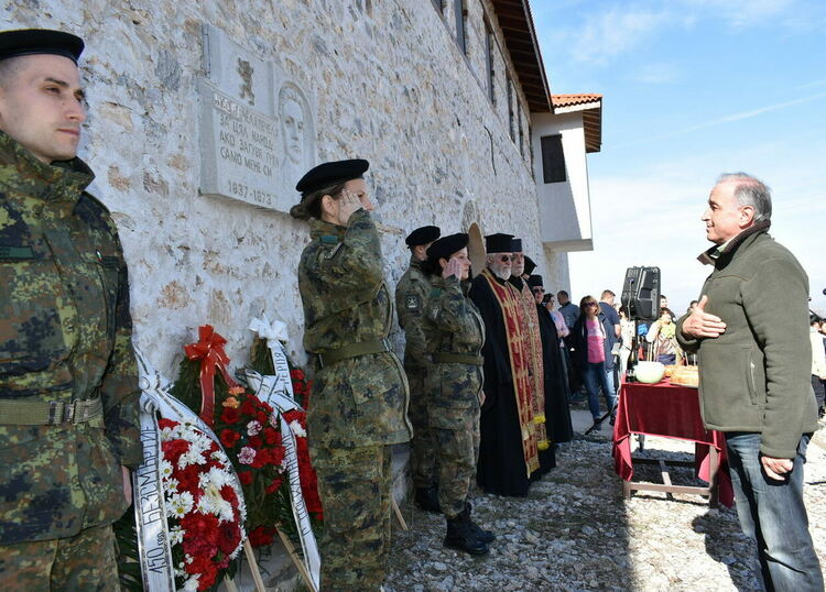 Стотици се стекоха в Мулдавския манастир, за да се преклонят пред Апостола