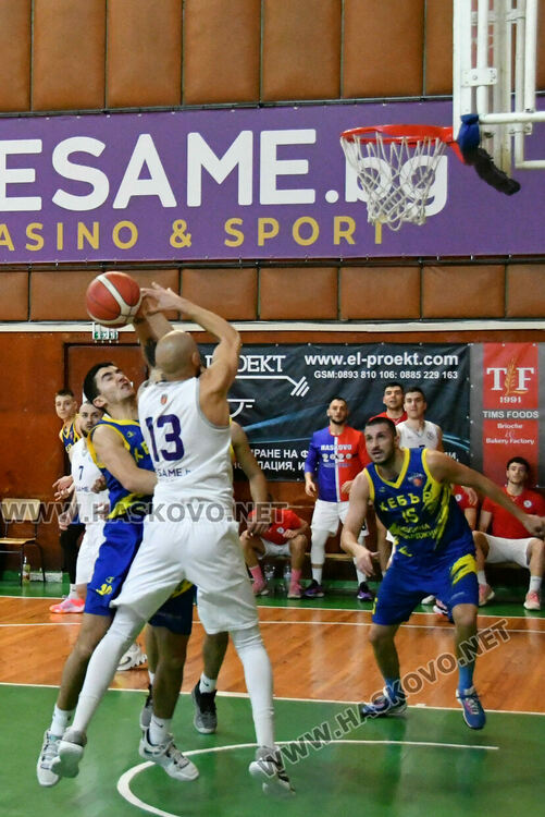 Бакетболистите на Хасково взеха дербито с „Хебър“