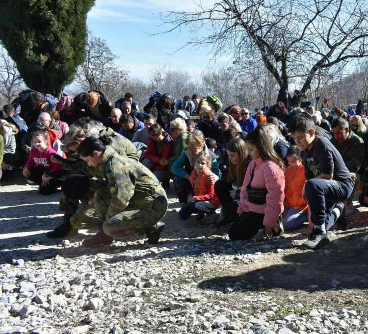 Стотици се стекоха в Мулдавския манастир, за да се преклонят пред Апостола