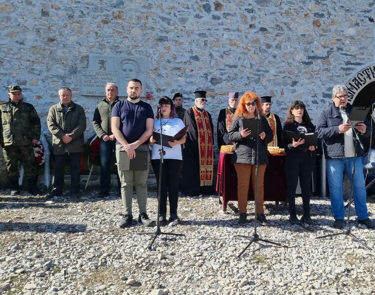 Стотици се стекоха в Мулдавския манастир, за да се преклонят пред Апостола