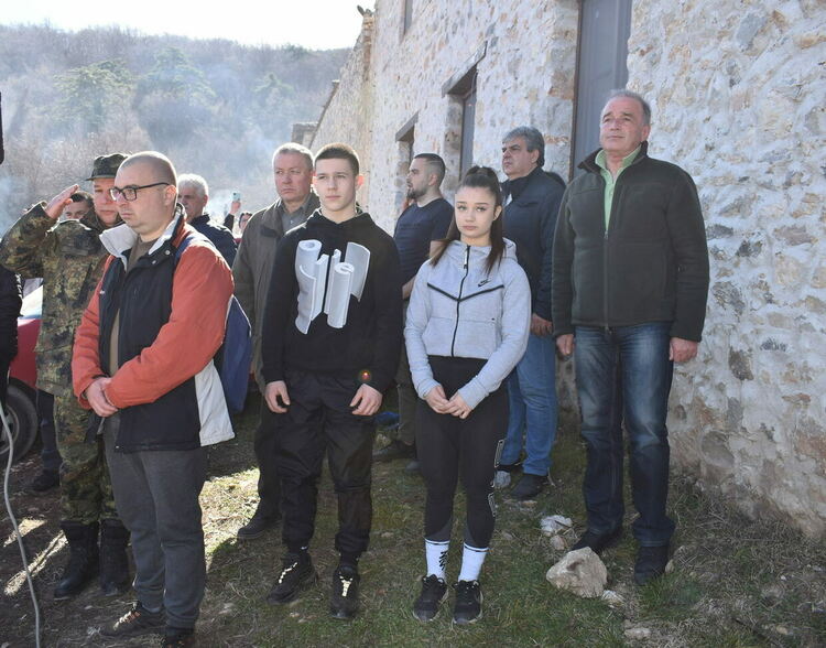 Стотици се стекоха в Мулдавския манастир, за да се преклонят пред Апостола