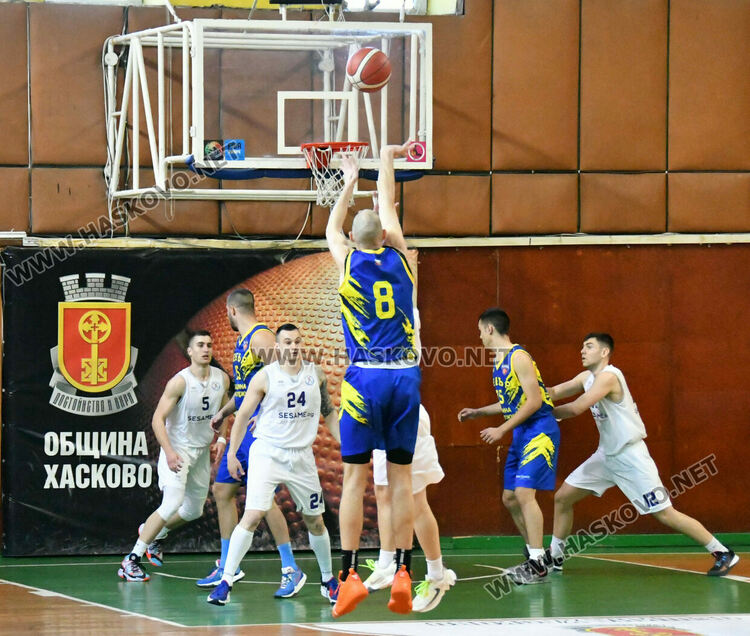 Бакетболистите на Хасково взеха дербито с „Хебър“