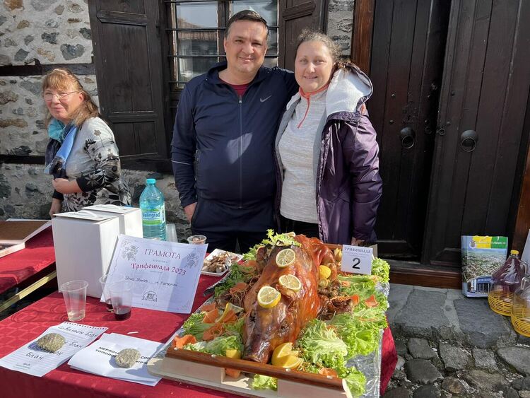 Семейство от Първомай с най-добро вино на Трифониадата в Златоград