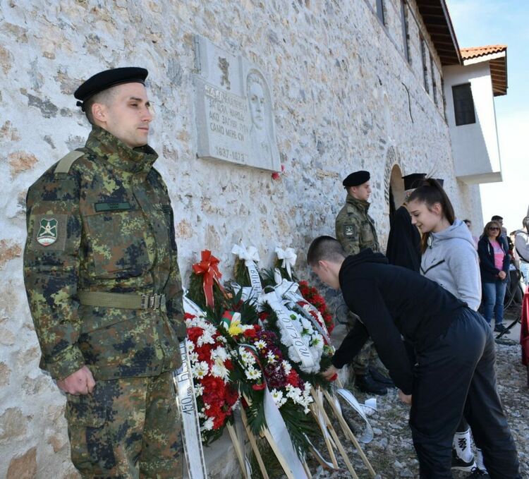 Стотици се стекоха в Мулдавския манастир, за да се преклонят пред Апостола