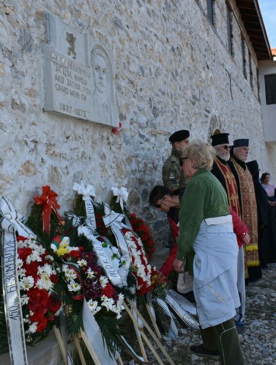 Стотици се стекоха в Мулдавския манастир, за да се преклонят пред Апостола