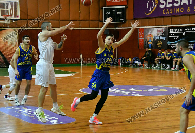 Бакетболистите на Хасково взеха дербито с „Хебър“