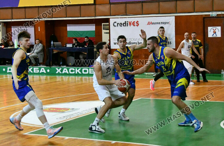Бакетболистите на Хасково взеха дербито с „Хебър“