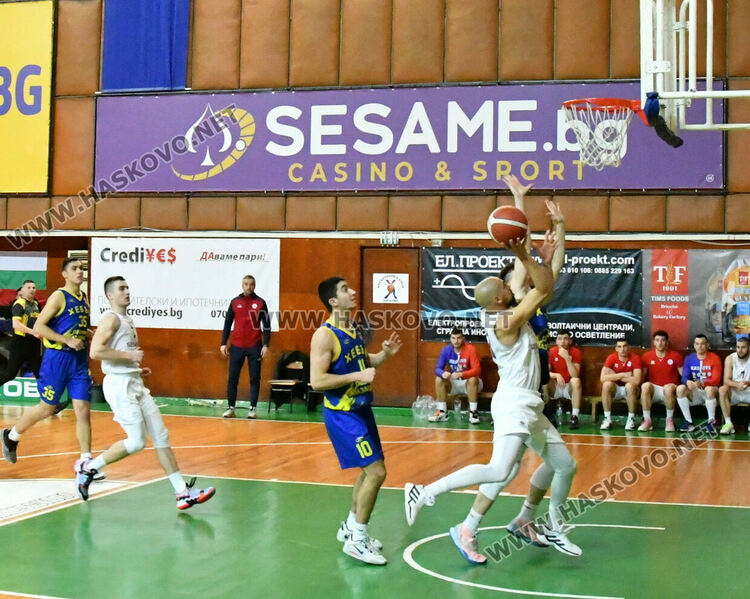 Бакетболистите на Хасково взеха дербито с „Хебър“