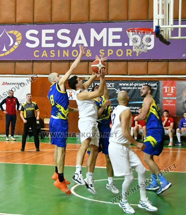 Бакетболистите на Хасково взеха дербито с „Хебър“