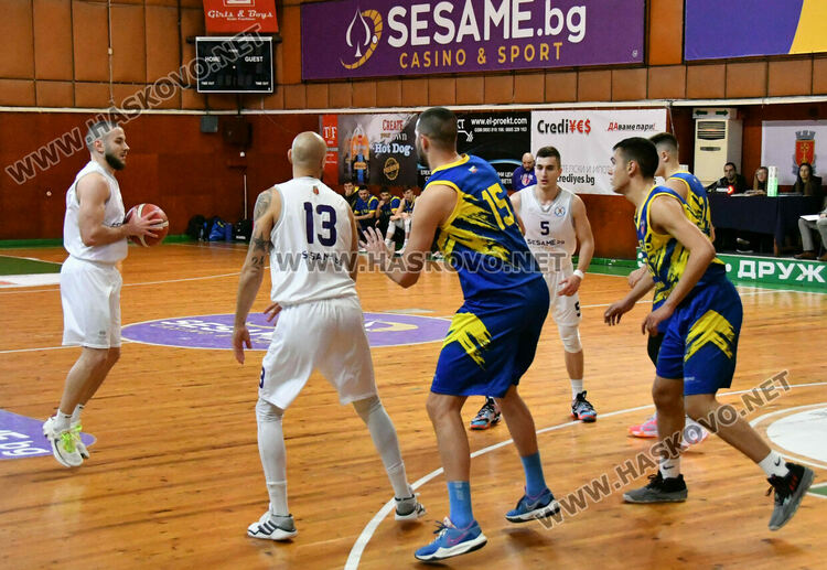 Бакетболистите на Хасково взеха дербито с „Хебър“