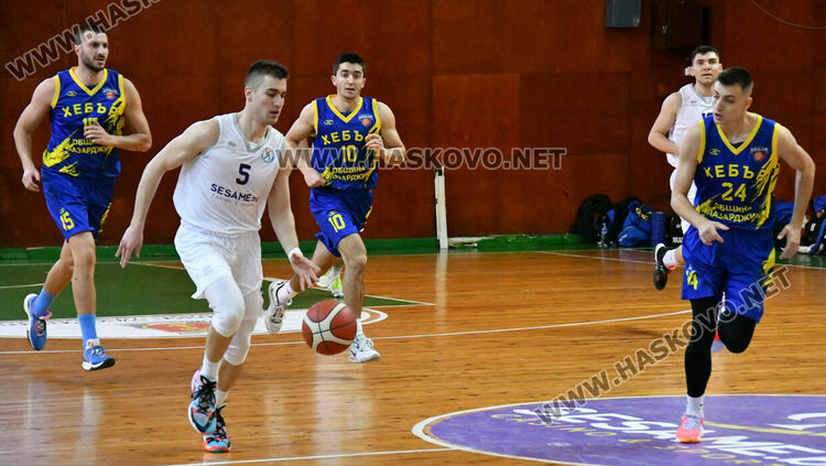 Бакетболистите на Хасково взеха дербито с „Хебър“