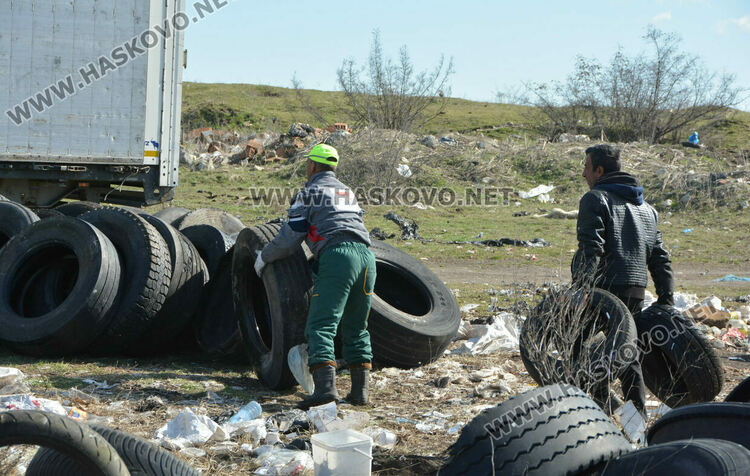 Разчистват незаконно сметище, още две глоби за хасковлия