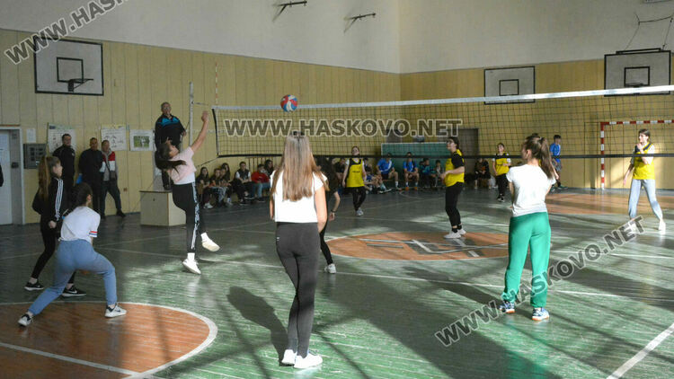 Ученическите игри продължават с първенство по волейбол