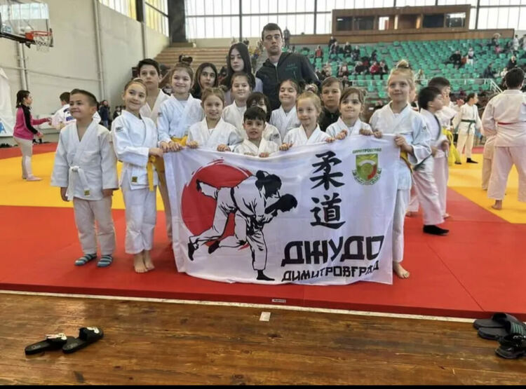 Димитровградските джудисти с медали от международен турнир