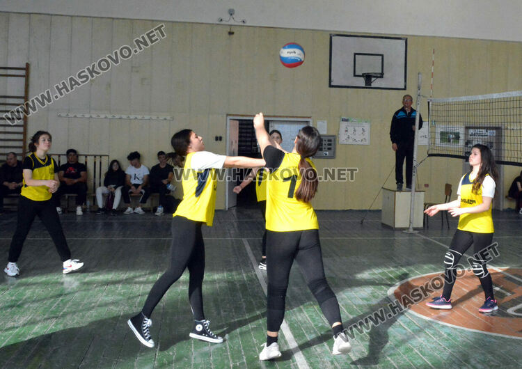 Ученическите игри продължават с първенство по волейбол