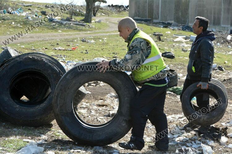 Разчистват незаконно сметище, още две глоби за хасковлия
