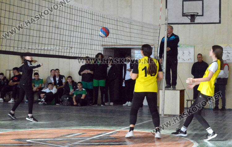 Ученическите игри продължават с първенство по волейбол
