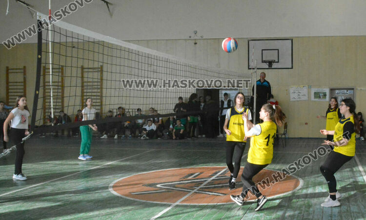 Ученическите игри продължават с първенство по волейбол