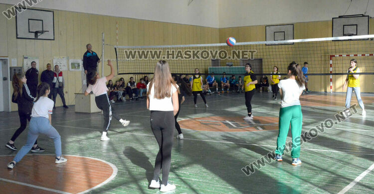 Ученическите игри продължават с първенство по волейбол