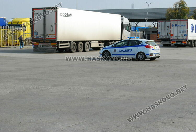 Издирват 35-годишен харманлиец, нападнал с нож турчин на границата