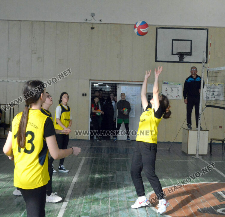 Ученическите игри продължават с първенство по волейбол