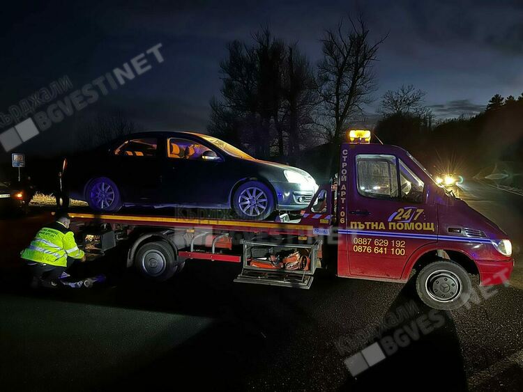 Две коли се сблъскаха на разклона за Джебел вчера вечерта,няма пострадали