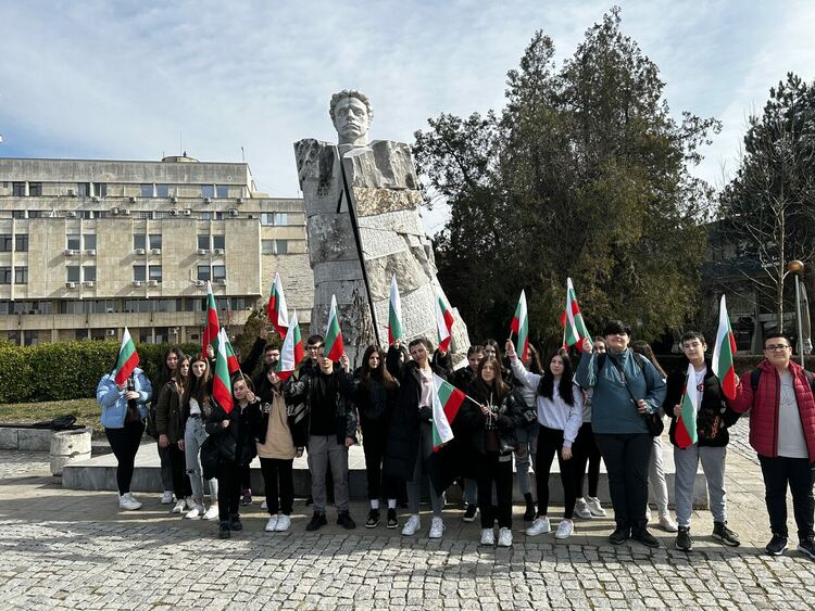 Йовковци се поклониха пред паметта на Васил Левски по повод 150-ата годишнина от гибелта на героя