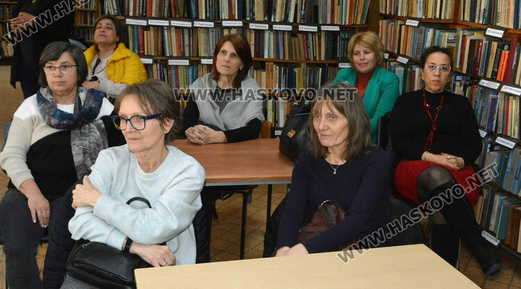 Преподаватели по музиката и изобразително от училище „Шандор Петьофи“ направиха бинарен урок