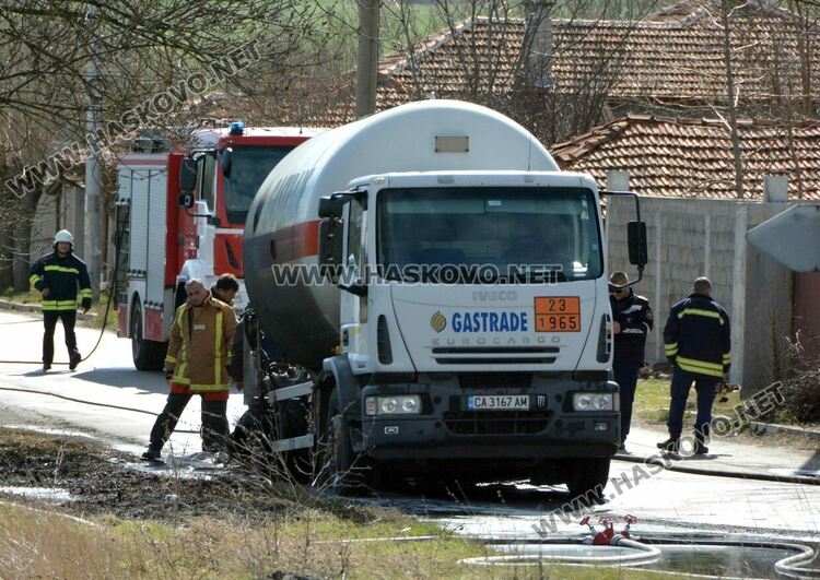 Цистерна с газ се запали в Горски извор, евакуираха жители