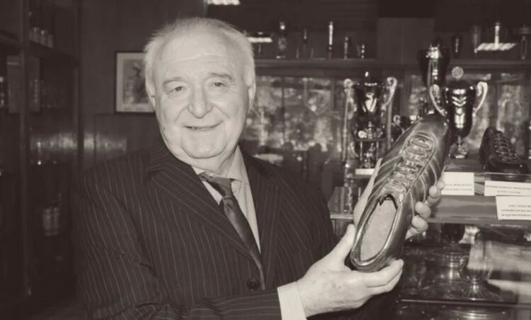 Първият българин, носител на "Златната обувка", е започнал кариерата си в Димитровград, днес се прощаваме с него