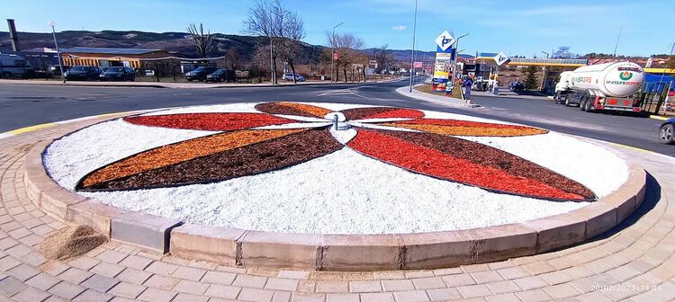 Обновиха входа на Момчилград