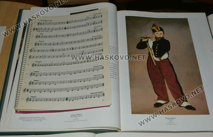 Преподаватели по музиката и изобразително от училище „Шандор Петьофи“ направиха бинарен урок