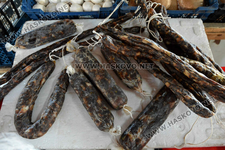 Краставиците с рекордно високи цени в Хасково, достигнаха 7 лева