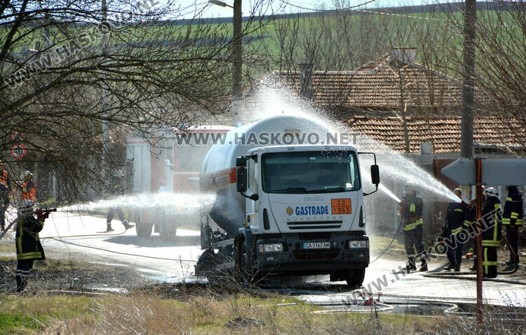 Цистерна с газ се запали в Горски извор, евакуираха жители