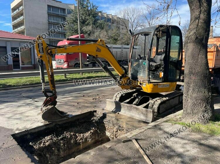 ВиК авария затрудни движението по „Васил Левски“