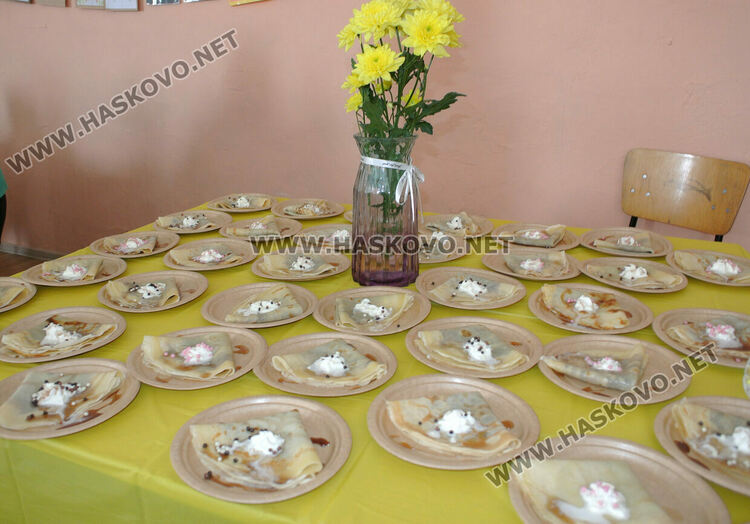 Ученици от „Смирненски“ правиха палачинки с помощта на математиката