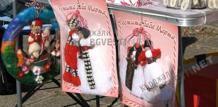 Изселниците от Турция с интерес към мартениците, пренасят традицията отвъд границата