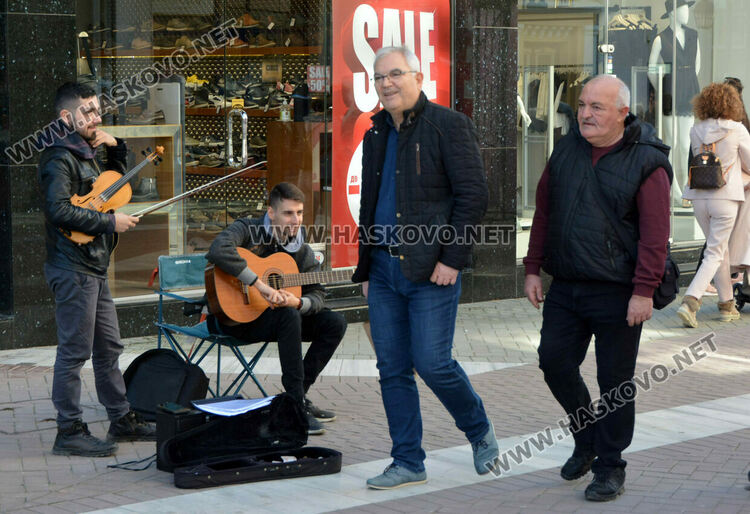 Децата на Хасково споделиха посланията си срещу тормоза: Не е страшно да си различен, страшно е да не можеш да обичаш