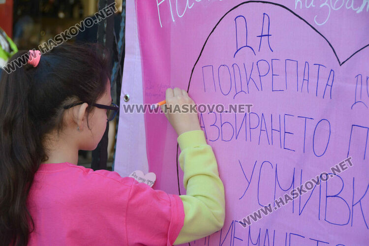 Децата на Хасково споделиха посланията си срещу тормоза: Не е страшно да си различен, страшно е да не можеш да обичаш