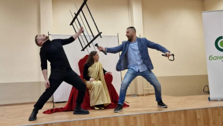 Бъдещи икономисти учиха историята на парите с интерактивен спекаткъл