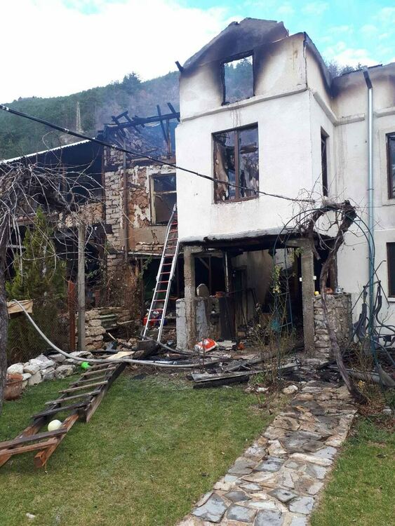 Пожар изпепели къща в село Бачково