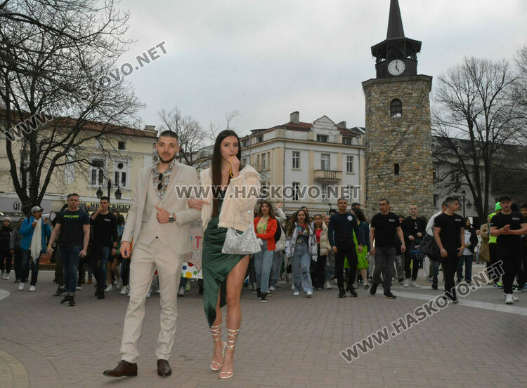 Фашингът на Езиковата гимназия огласи улиците в Хасково