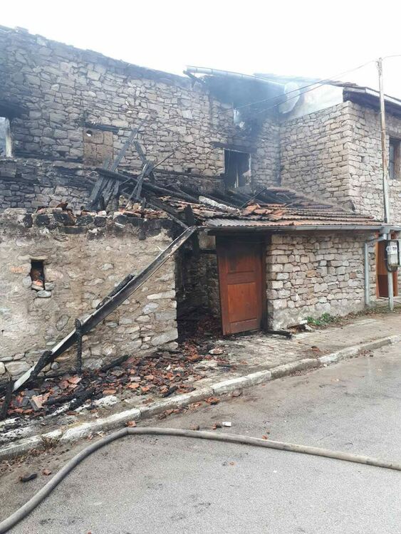 Пожар изпепели къща в село Бачково
