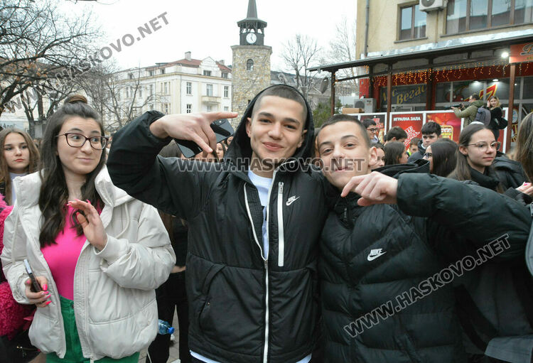 Фашингът на Езиковата гимназия огласи улиците в Хасково