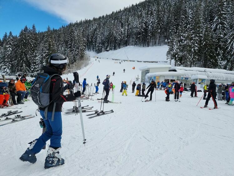 Дете е в тежко състояние след инцидент на ски писта в Банско, транспортират го до София