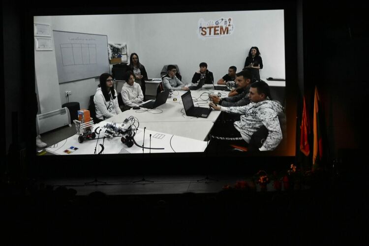 Природоматематическата гимназия „Христо Смирненски“ тържествено отбеляза своя 100-годишен юбилей