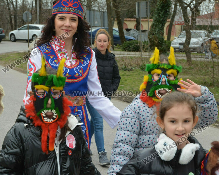 Кукерски чанове огласиха "Кенана" за прогонване на злите сили и в очакване на пролетта