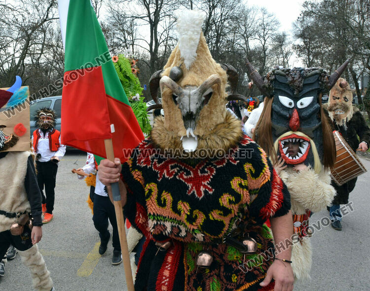 Кукерски чанове огласиха "Кенана" за прогонване на злите сили и в очакване на пролетта