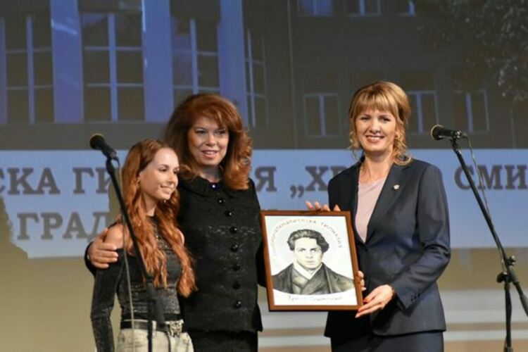 Природоматематическата гимназия „Христо Смирненски“ тържествено отбеляза своя 100-годишен юбилей